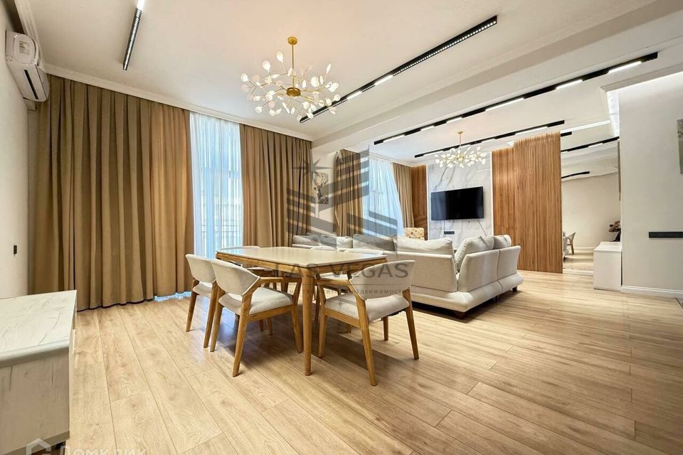 Сдаётся 4-комнатная квартира, 150 м²