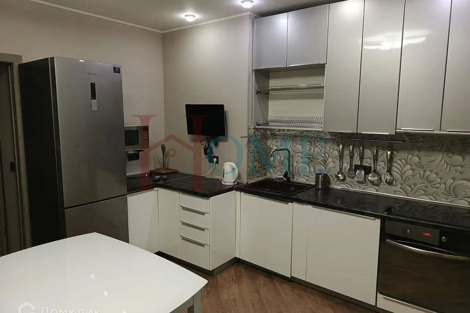 Сдаётся 2-комнатная квартира, 76 м²