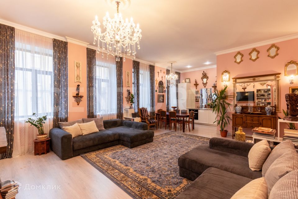 Продаётся 3-комнатная квартира, 104 м²