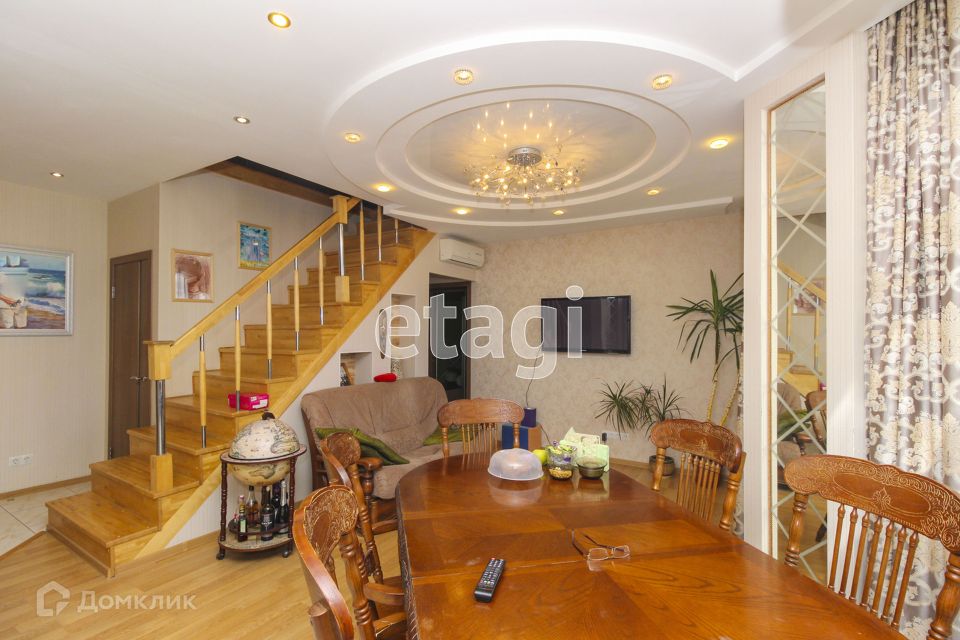 Продаётся 5-комнатная квартира, 143 м²