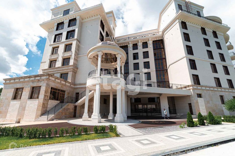 Продаётся 1-комнатная квартира, 57 м²