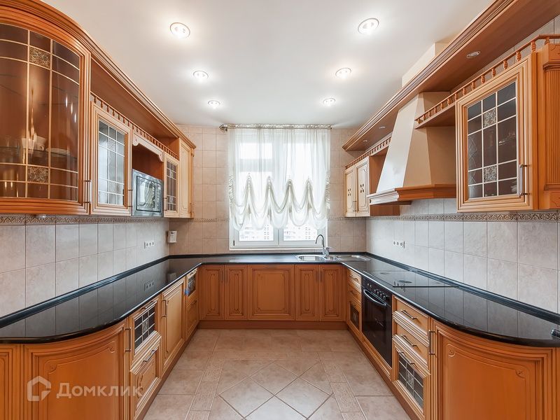 Сдаётся 4-комнатная квартира, 160 м²