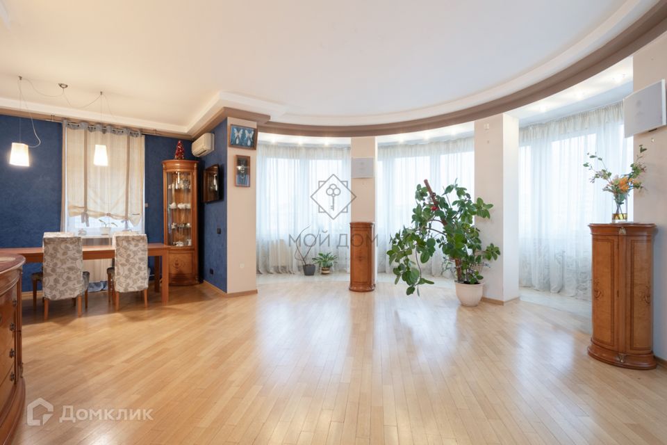 Продаётся 3-комнатная квартира, 150.6 м²