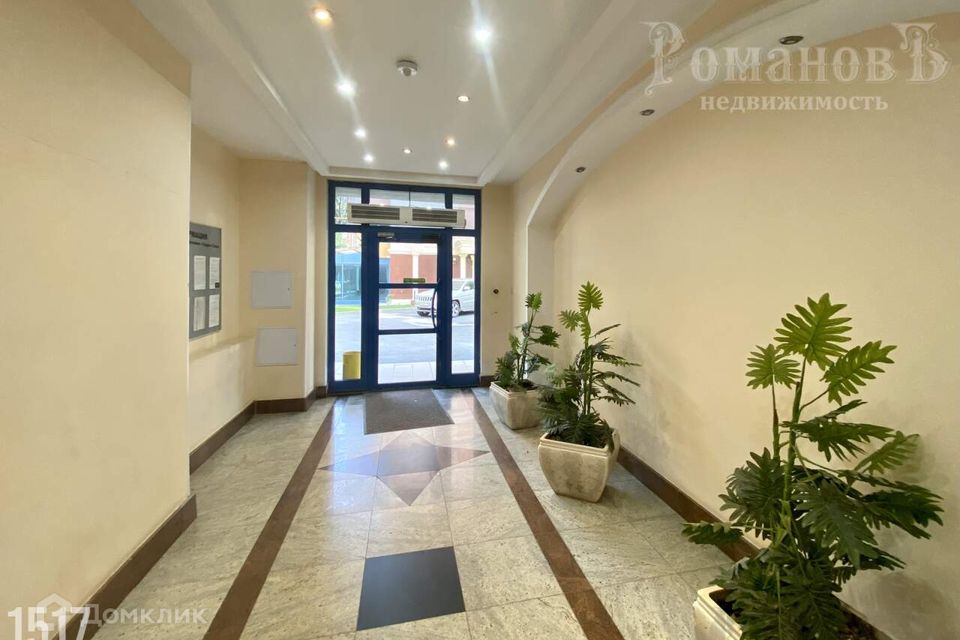 Продаётся 3-комнатная квартира, 305.6 м²