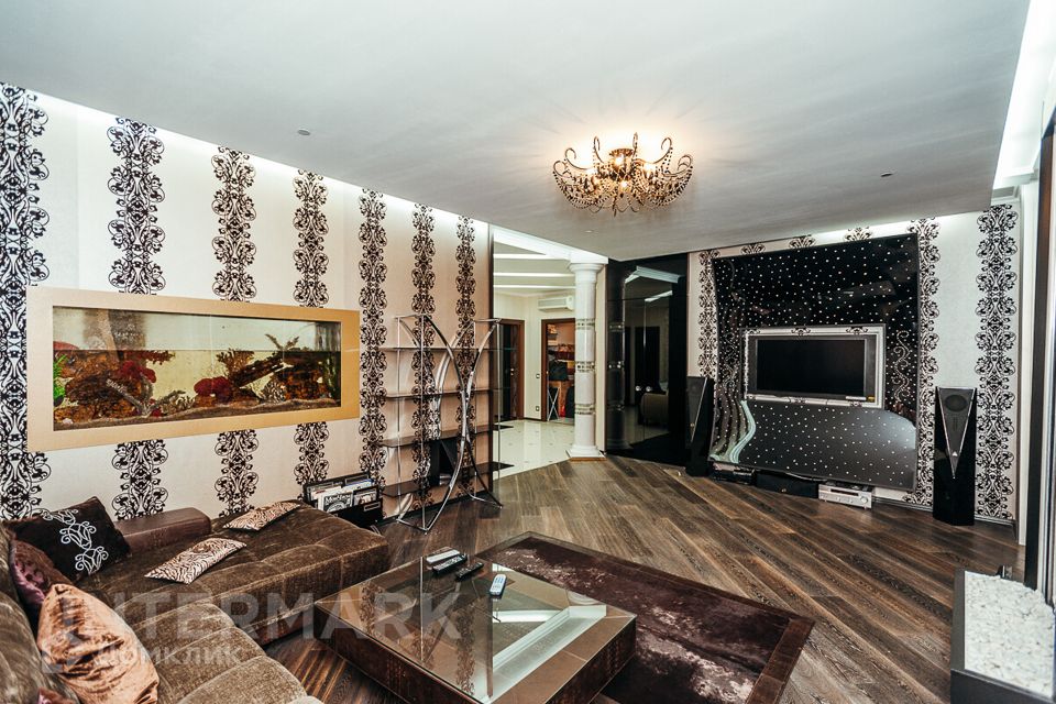 Сдаётся 6-комнатная квартира, 230 м²