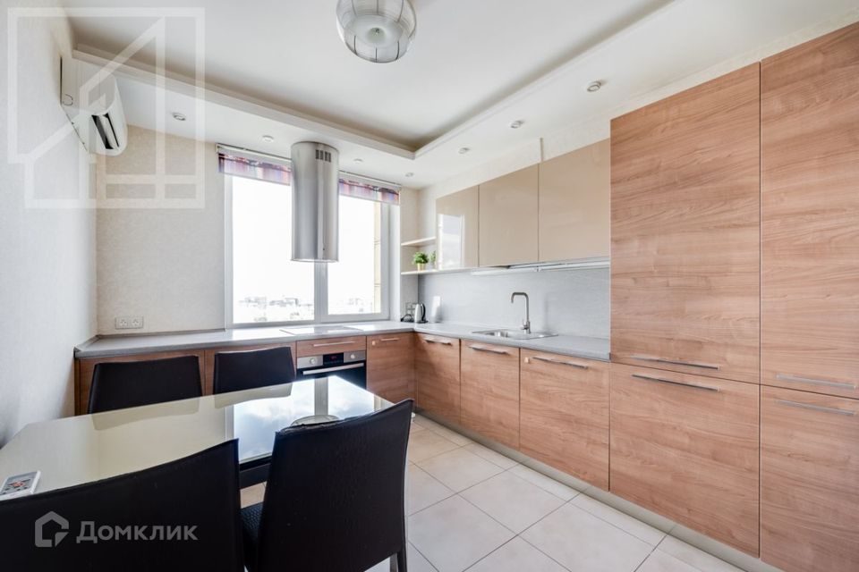 Сдаётся 2-комнатная квартира, 65.6 м²