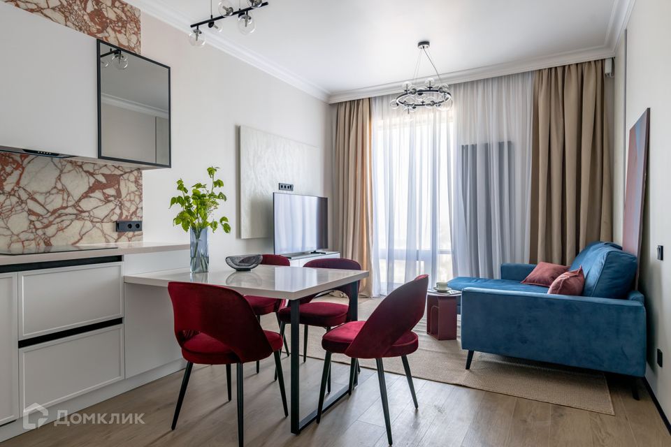 Продаётся 4-комнатная квартира, 100 м²