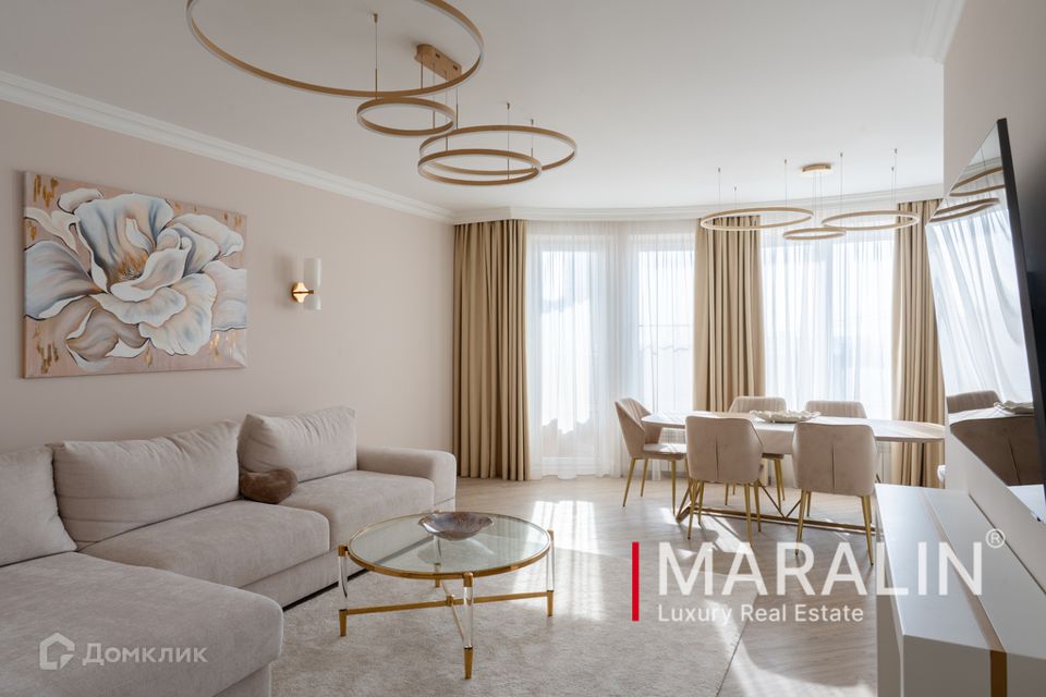 Продаётся 6-комнатная квартира, 210 м²