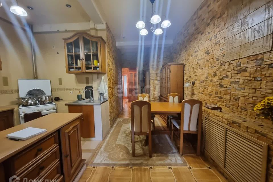 Продаётся 4-комнатная квартира, 91.8 м²