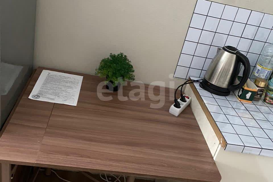 Продаётся комната в 6-комн. квартире, 9.6 м²