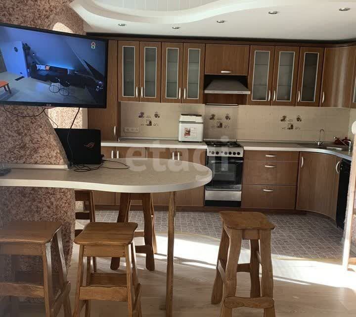 Продаётся 4-комнатная квартира, 75 м²