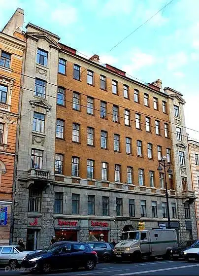 Продаётся 4-комнатная квартира, 100 м²