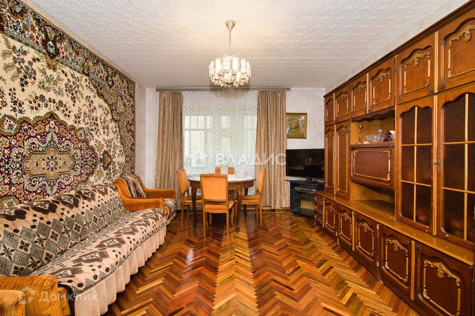 Продаётся 4-комнатная квартира, 109.3 м²