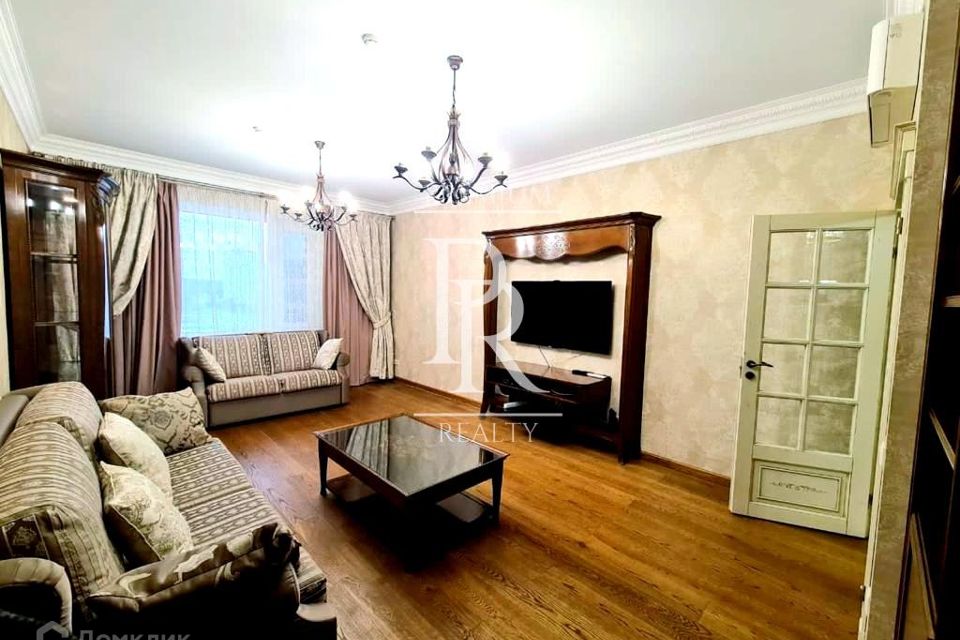 Продаётся 4-комнатная квартира, 150 м²