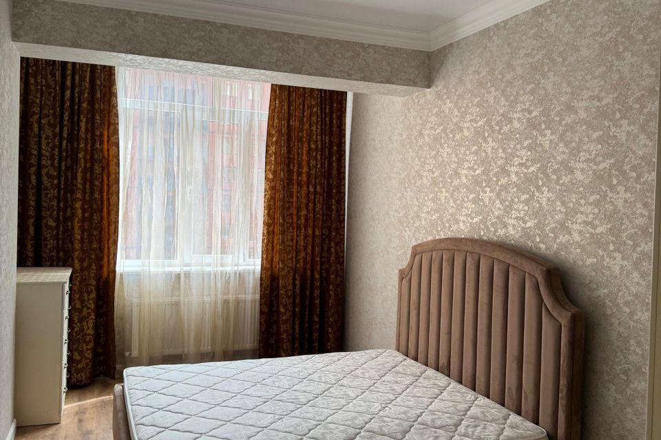 Сдаётся 2-комнатная квартира, 82 м²