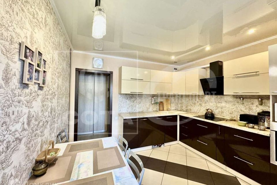 Продаётся 2-комнатная квартира, 65 м²