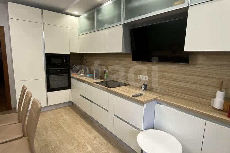 Продаётся 4-комнатная квартира, 123.5 м²