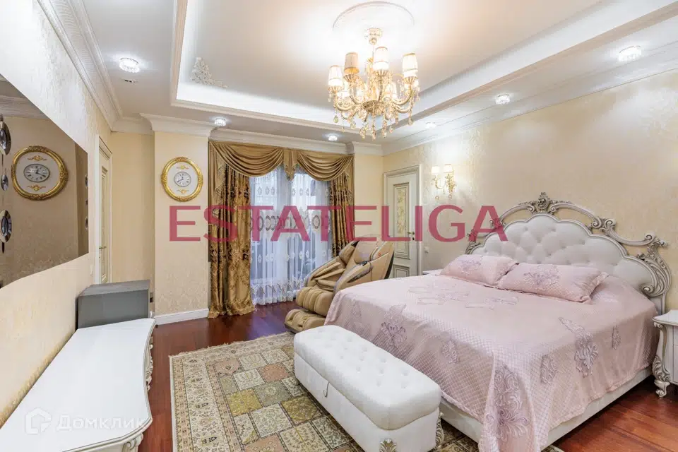 Продаётся 4-комнатная квартира, 193 м²