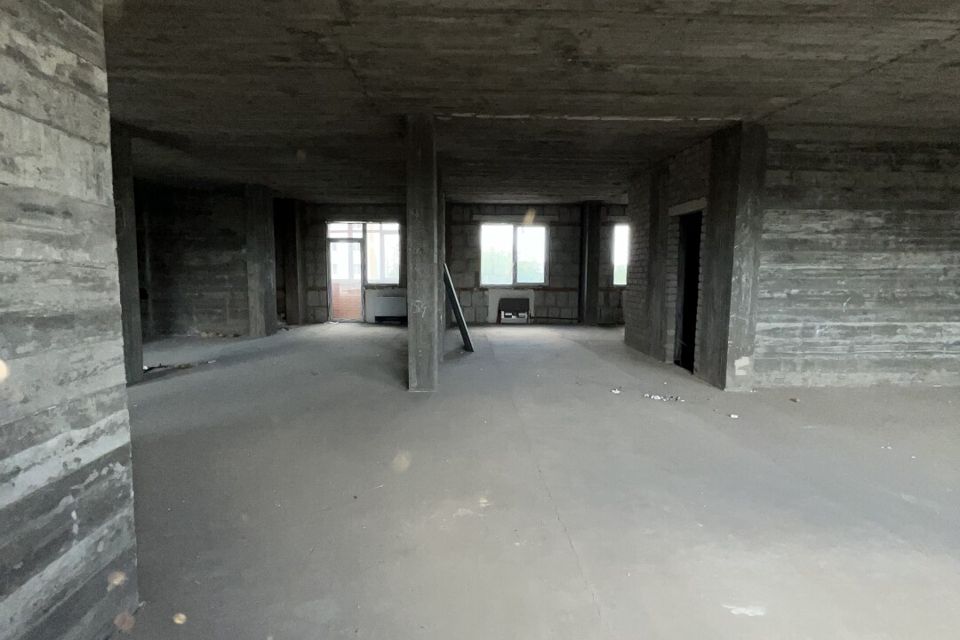 Продаётся 4-комнатная квартира, 208.9 м²