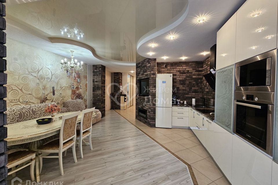 Продаётся 3-комнатная квартира, 110 м²