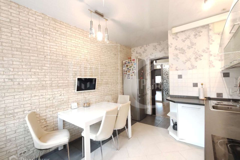 Продаётся 3-комнатная квартира, 100 м²