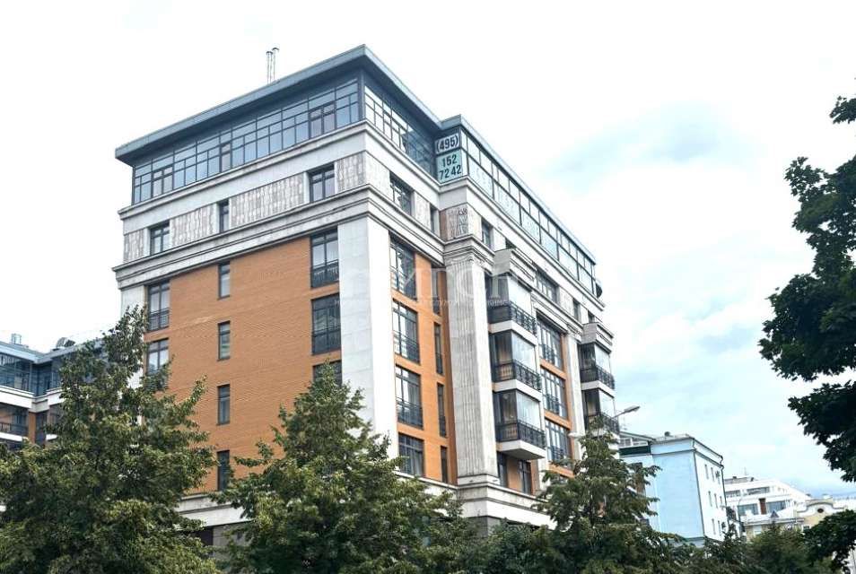 Продаётся 3-комнатная квартира, 137 м²