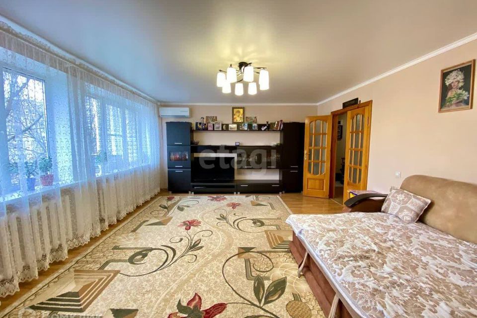 Продаётся 4-комнатная квартира, 120 м²