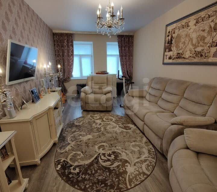 Продаётся 4-комнатная квартира, 131 м²
