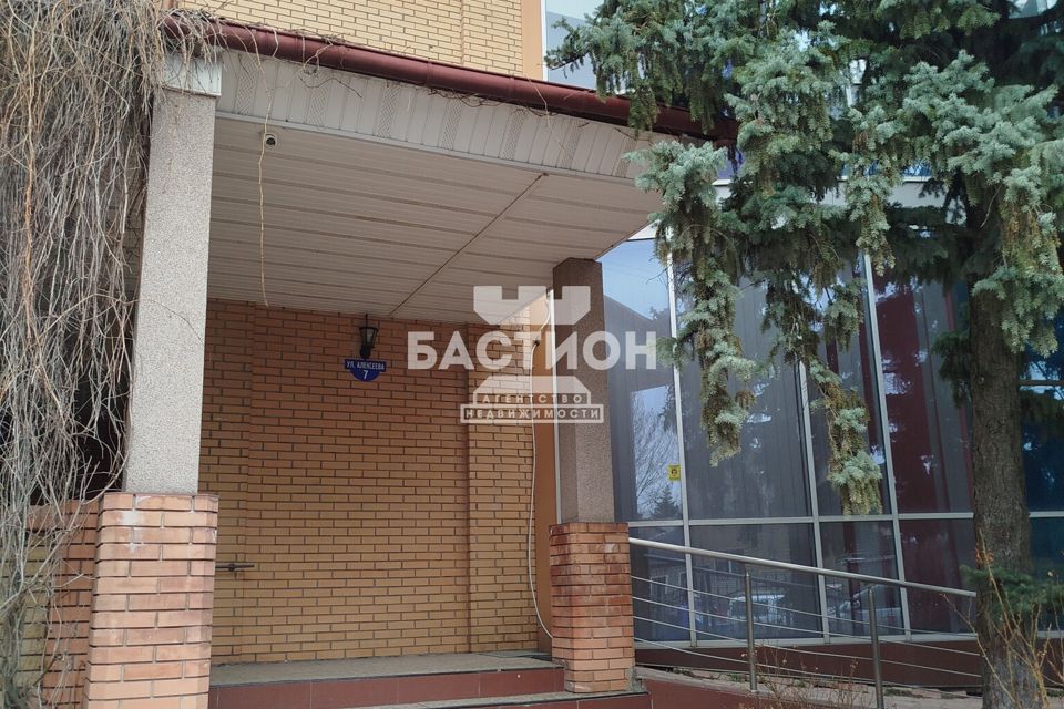 Продаётся 3-комнатная квартира, 106 м²