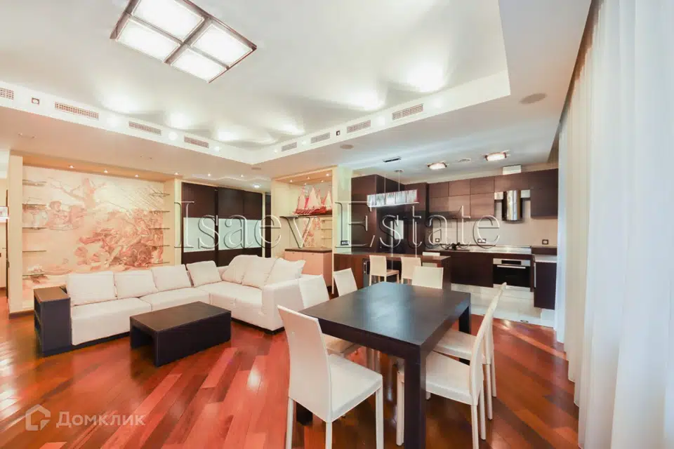 Продаётся 4-комнатная квартира, 130 м²