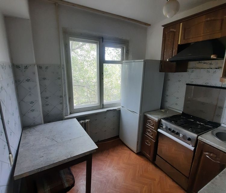 Продаётся 4-комнатная квартира, 58.6 м²
