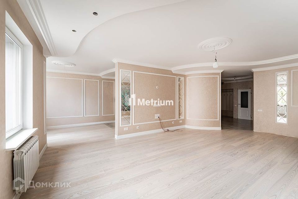Продаётся 3-комнатная квартира, 160.5 м²