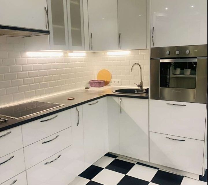 Сдаётся 2-комнатная квартира, 58 м²