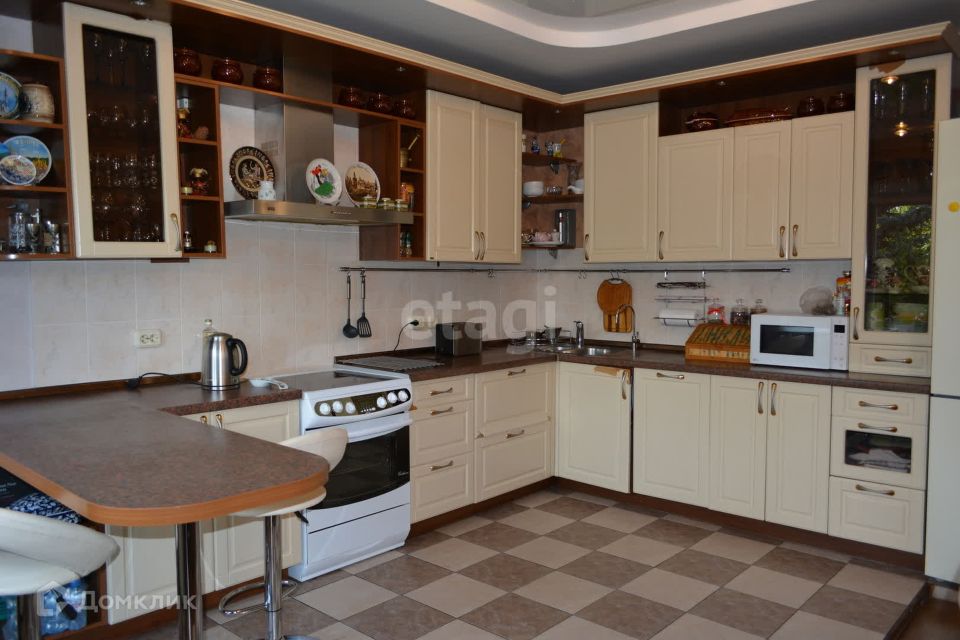 Продаётся 3-комнатная квартира, 119.5 м²