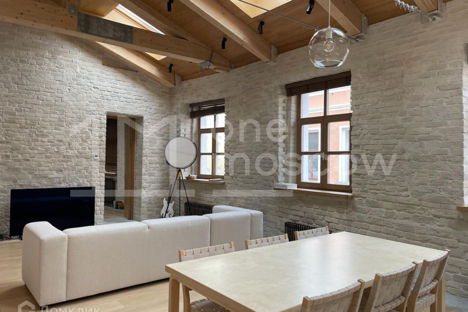 Сдаётся 2-комнатная квартира, 75.6 м²