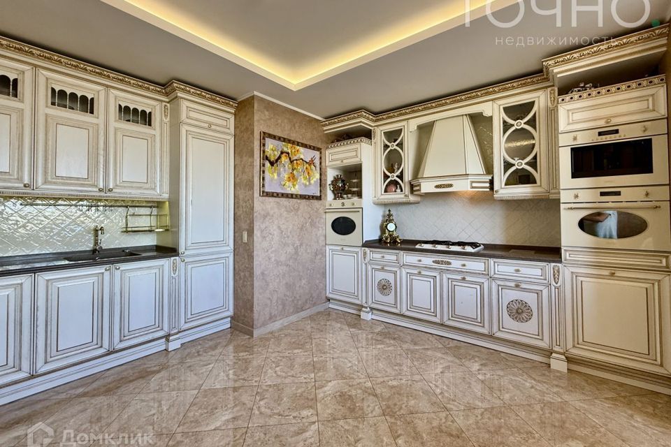 Продаётся 5-комнатная квартира, 188 м²