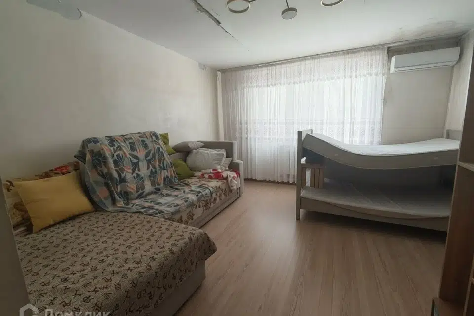 Продаётся 4-комнатная квартира, 79.8 м²