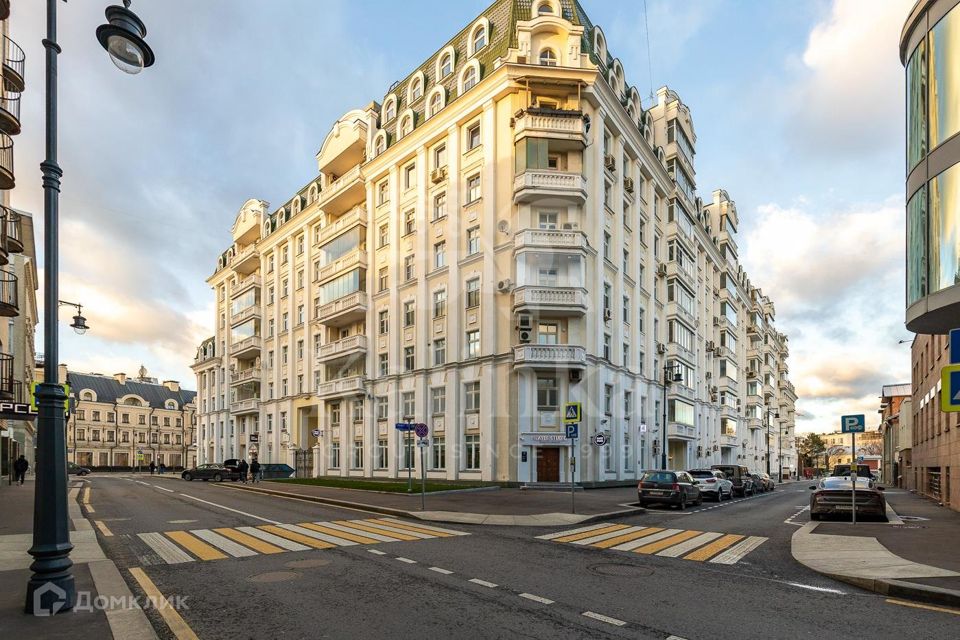 Продаётся 4-комнатная квартира, 183 м²