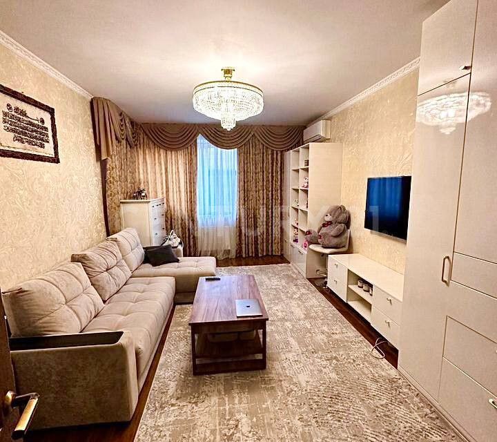 Продаётся 2-комнатная квартира, 70.7 м²