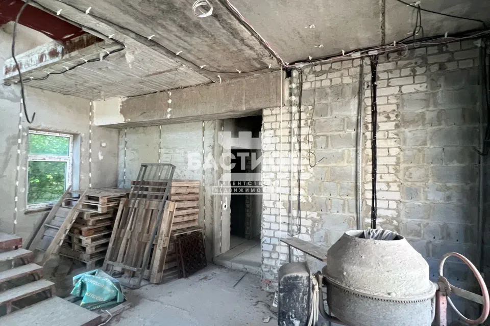 Продаётся 2-этажный дом, 650 м²