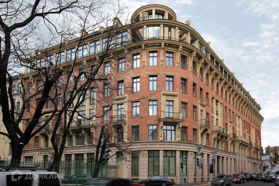 Продаётся 5-комнатная квартира, 245.6 м²