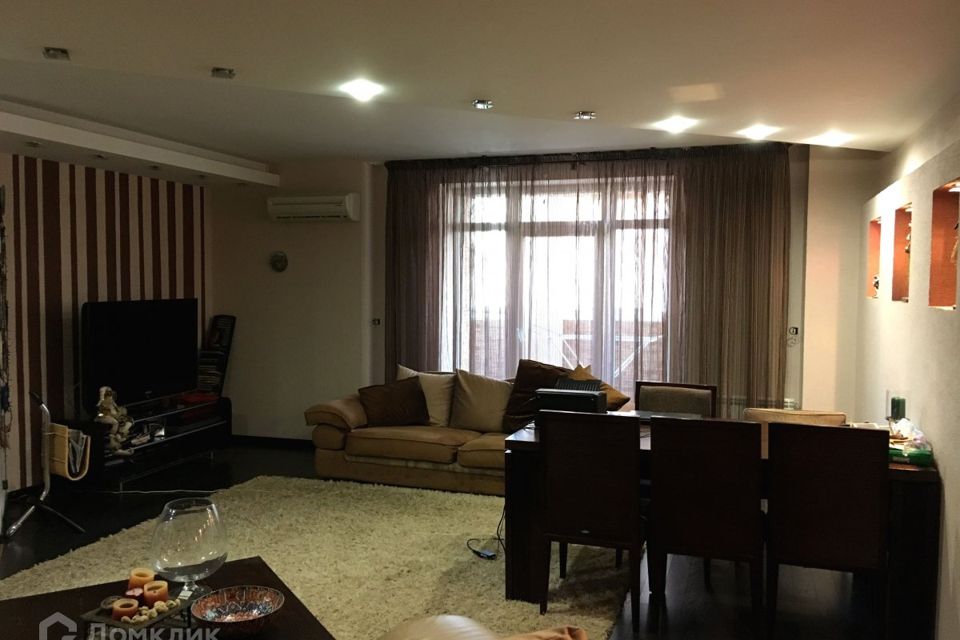 Продаётся 3-комнатная квартира, 123.3 м²
