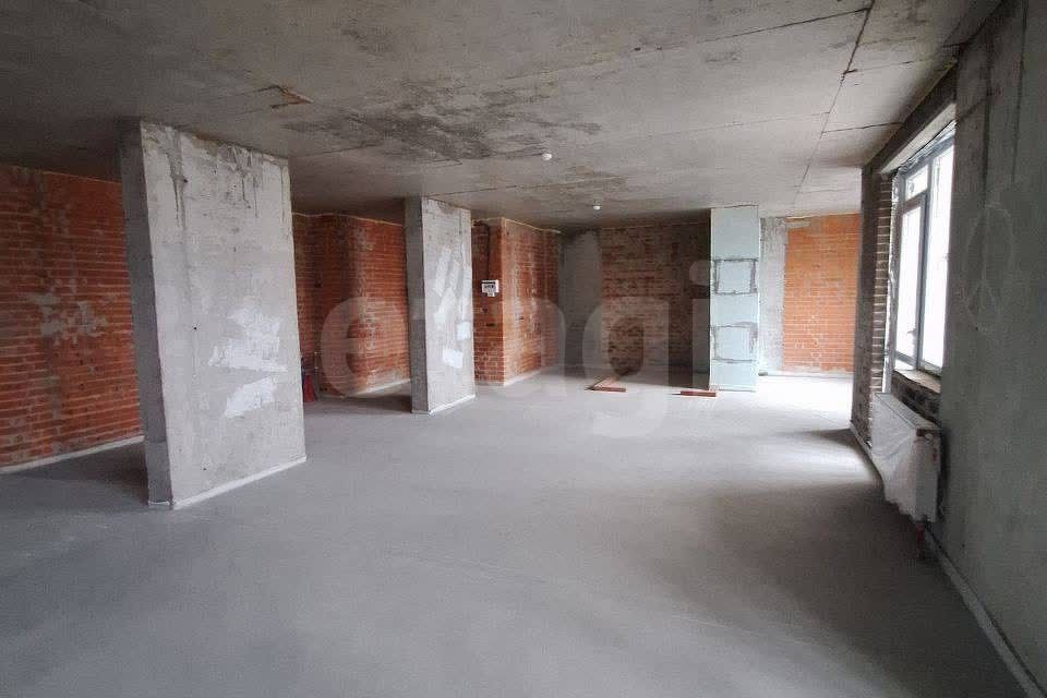 Продаётся 3-комнатная квартира, 110 м²