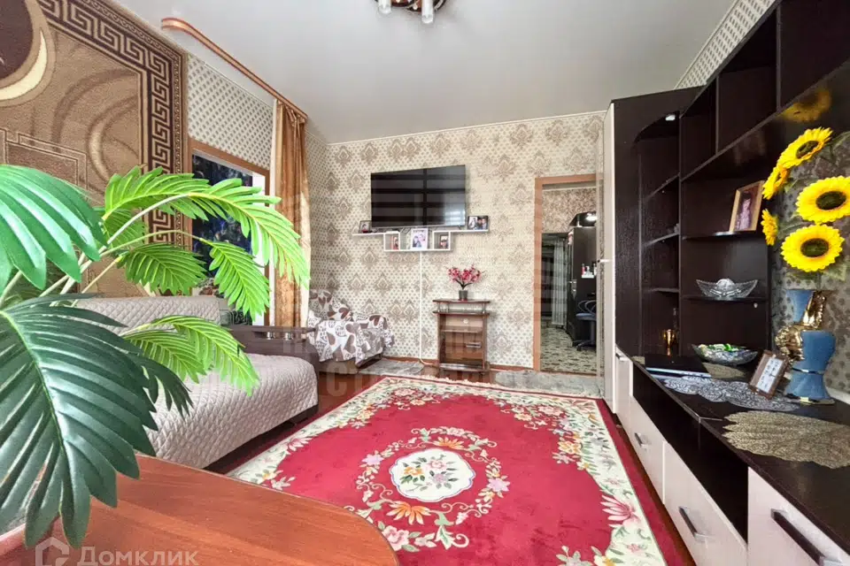 Продаётся 4-комнатная квартира, 61.3 м²