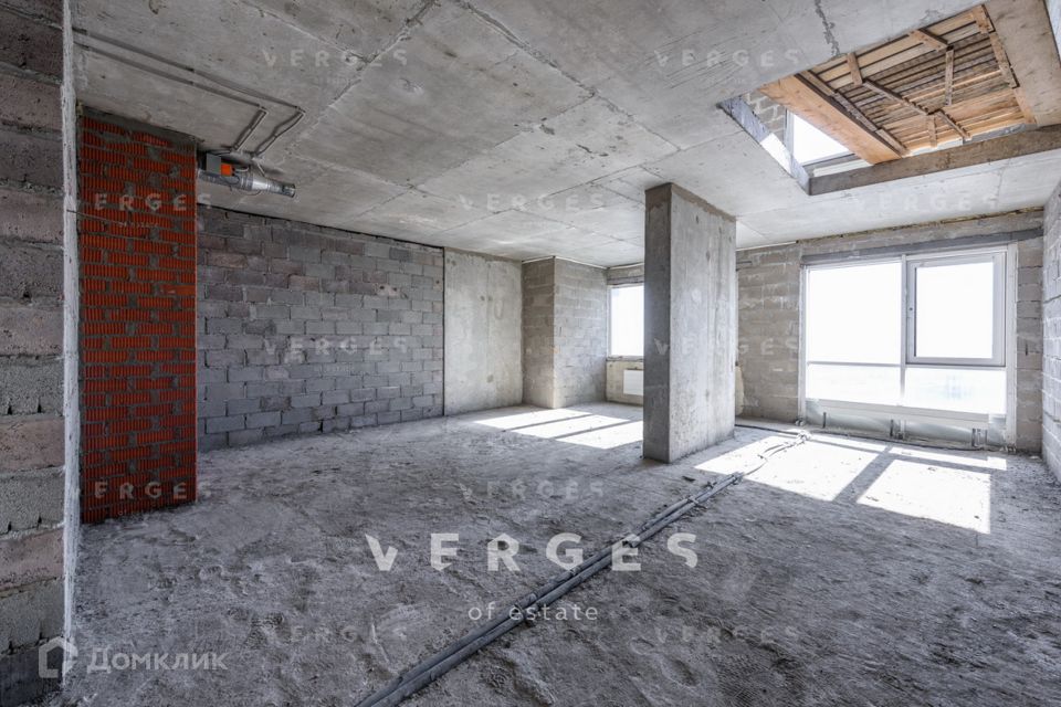 Продаётся 4-комнатная квартира, 135 м²