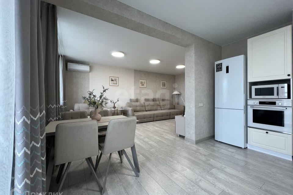 Продаётся 2-комнатная квартира, 61.8 м²