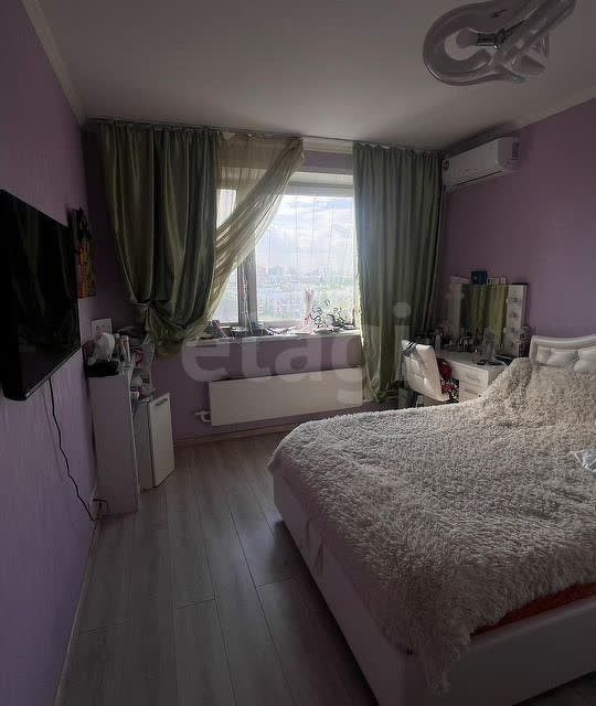Продаётся 4-комнатная квартира, 105.8 м²