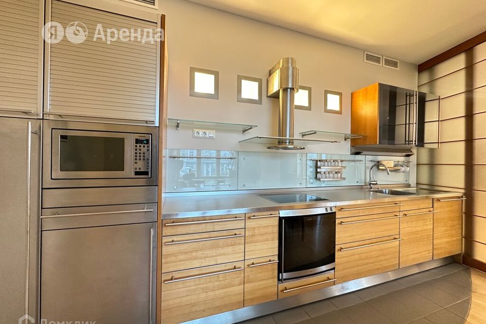 Сдаётся 5-комнатная квартира, 191.8 м²
