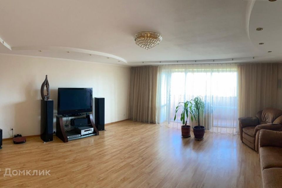 Продаётся 4-комнатная квартира, 113 м²