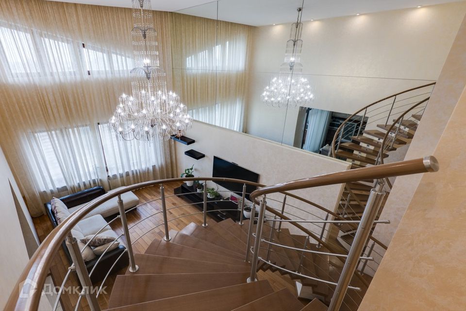 Продаётся 5-комнатная квартира, 165.7 м²